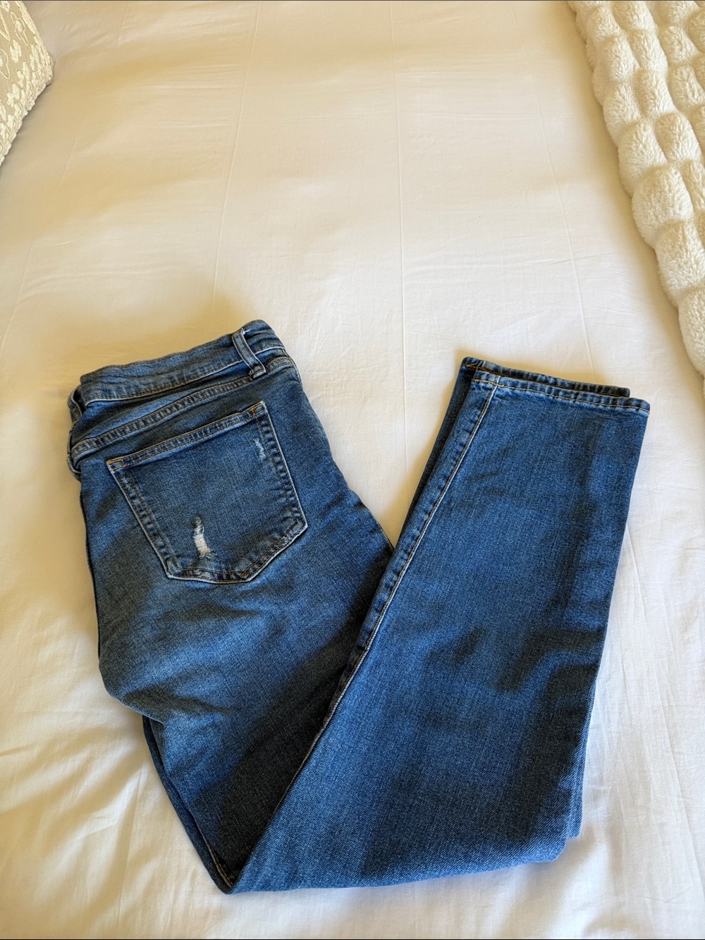 GAP Straight-Leg Women's Jeans in Mid Blue Wash